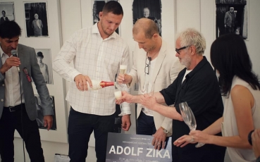 Adolf Zika, 25 let ve stínu světla