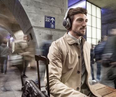 akg-n700nc-wireless-lifestyle-image-01.jpg