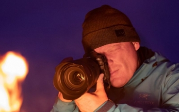 richard-walch-sitting-by-fire-with-canon-eos-r-and-rf-28-70mm-f-2l-usm-lens-ii-127491809682677.jpg