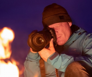 richard-walch-sitting-by-fire-with-canon-eos-r-and-rf-28-70mm-f-2l-usm-lens-ii-127491809682677.jpg