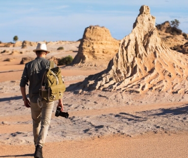 earth-explorer-medium-backpack-06.jpg