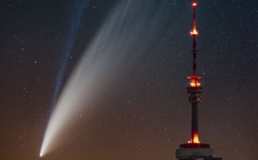Astronomickým snímkem měsíce července je „Velká kometa roku 2020“