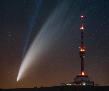 Astronomickým snímkem měsíce července je „Velká kometa roku 2020“