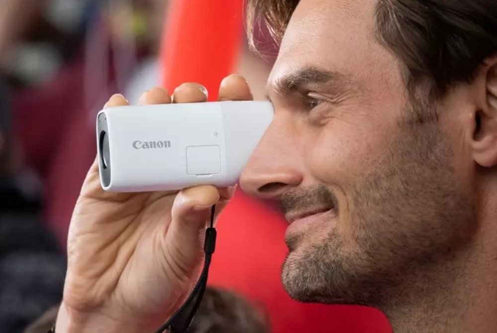 Kapesní fotoaparát Canon PowerShot ZOOM potěší rodiny či pozorovatele přírody