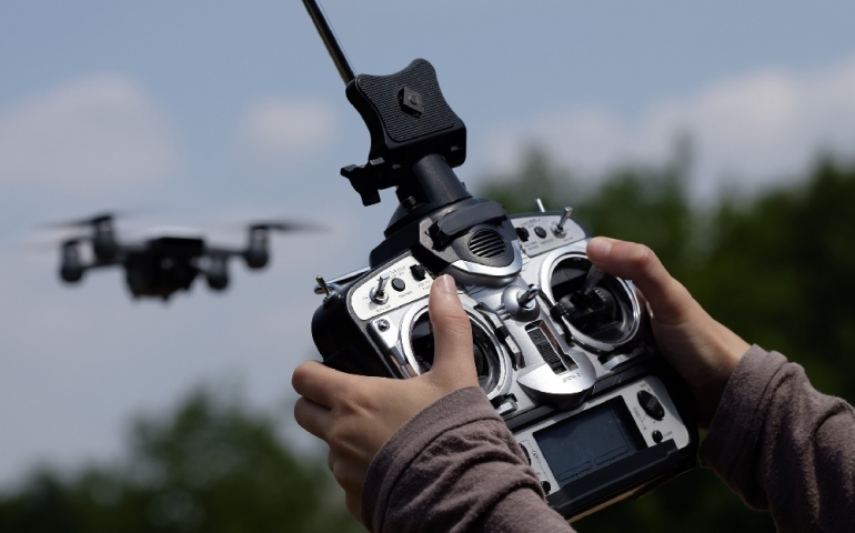 Znáte nová pravidla pro létání s drony?