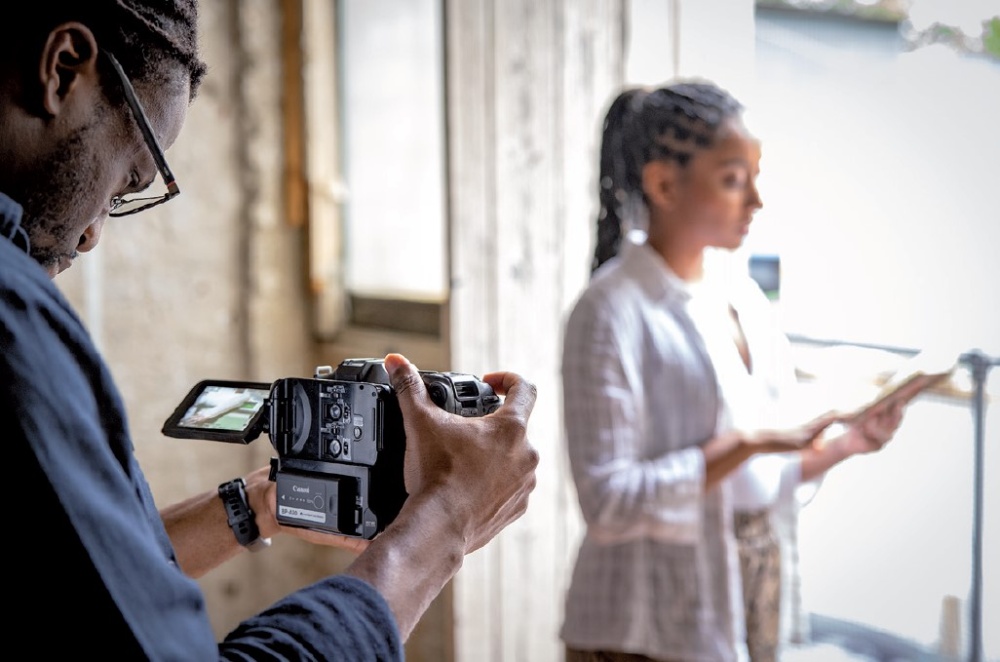 Canon EOS C70 – Užívame kompaktnú filmovú kameru s bajonetom RF