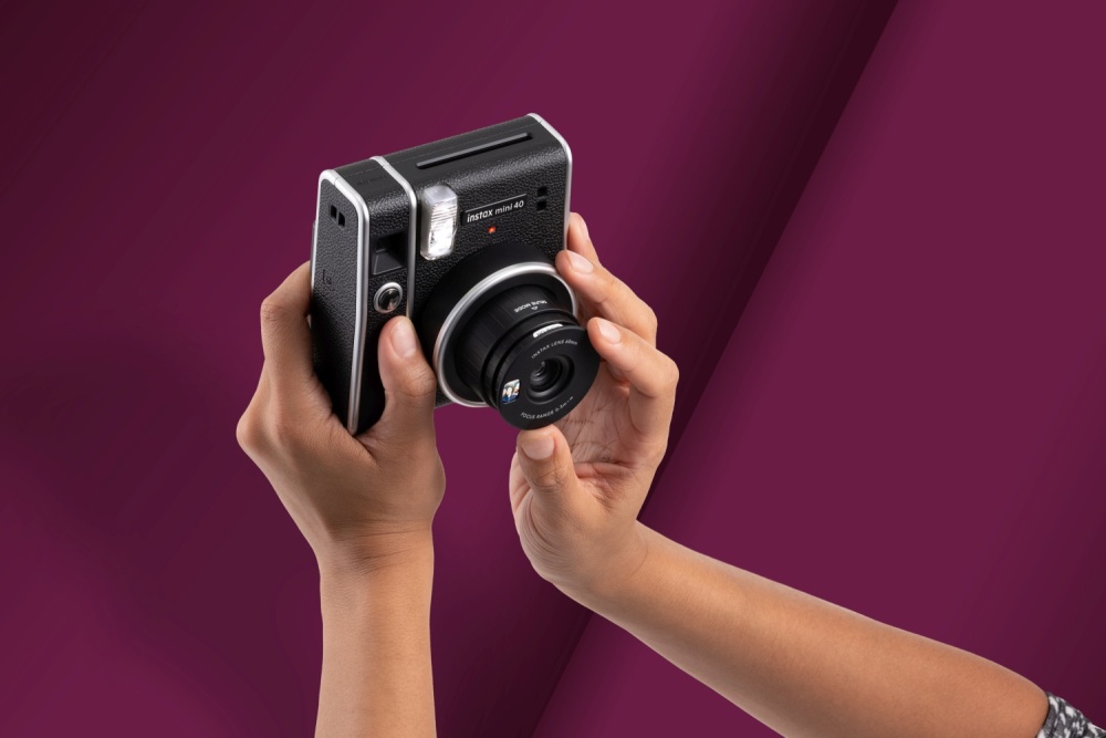 Instax mini 40 - fotoaparát s okamžitým tiskem v retro designu
