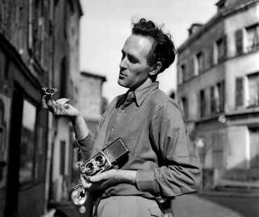 Werner Bischof – švýcarský fotograf, jehož dílo je dodnes považováno za vrchol angažované reportážní fotografie.