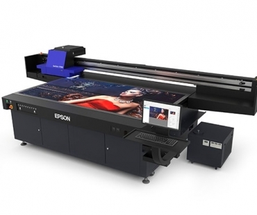 Epson v showroomu Igepa poprvé ukázala svou první UV LED plochou signage tiskárnu SureColor SC-V7000