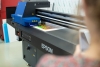 Epson v showroomu Igepa poprvé ukázala svou první UV LED plochou signage tiskárnu SureColor SC-V7000