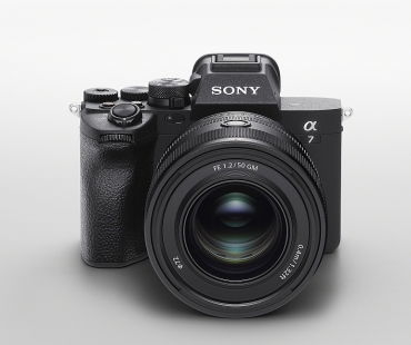 Fotoaparát SONY ALPHA 7 IV a 2 nové blesky