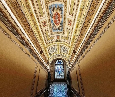 Interiér historické budovy Uměleckoprůmyslového musea je přehlídkou užitého umění a řemesel na přelomu 20. století