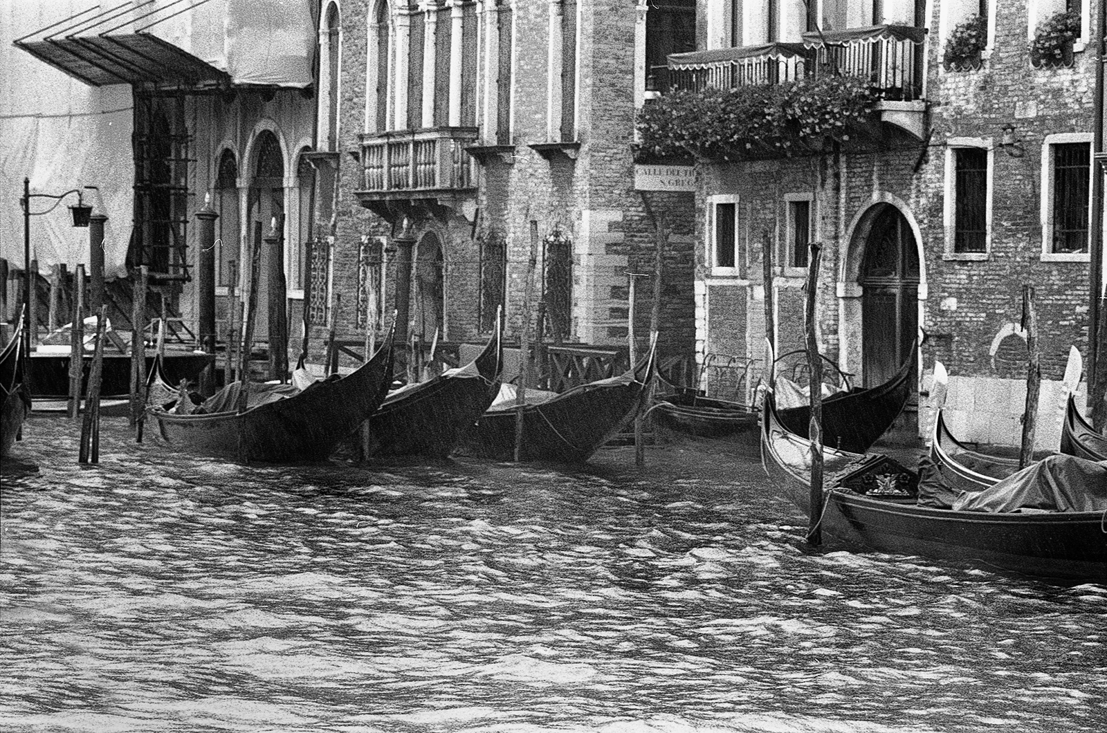 VÁCLAV LAHOVSKÝ - Deštivé Benátky