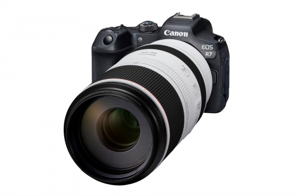13-canon-eos-r7-frontslantleft-rf100-500mmf45-71lisusm-52093885580-o.jpg