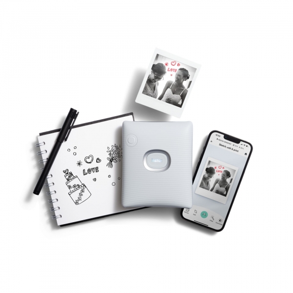 online-and-social-220815-instax-square-link-feature-13-ash-white-sketch-edit-print-1655-stack.jpg