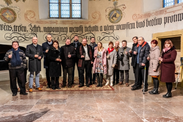 vystava-100-let---clenove-klubu-se-sponzory.jpg