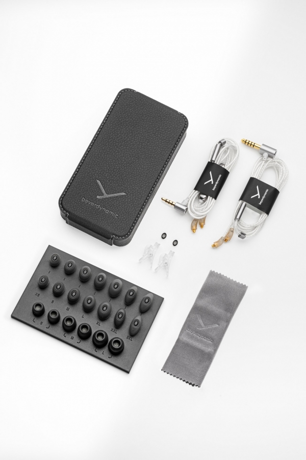 pic-xelento-remote-2nd-gen-22-08-whats-in-the-box-v1.jpg