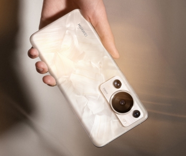 p60-pro-product-creative-ksp-shot-headquarter-p60-pro--ksp-shot-16-9--lifestyle-cmf-dress--rococo-pearl-jpg.jpg