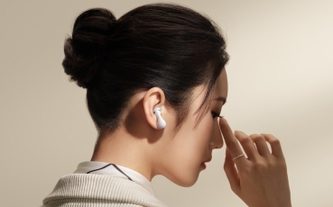 mkt-音频系列-lifestyle-shot-hq-mkt-freebuds5-character-white-woman2-16-9-jpg-20230227.jpg
