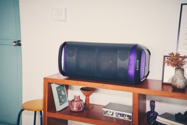 srs-xv800-in-situation-horizontal-purple-lighting-large.jpg