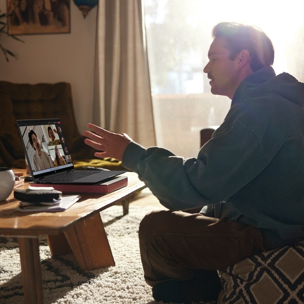 hp-envy-x36015-lifestyle2.jpg