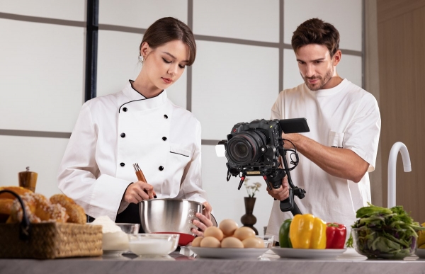 zhiyun-crane-4-lifestyle-2380.jpg