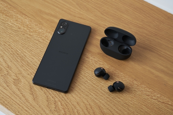 sony-xperia-5-v-lifestylephone-inear.jpg