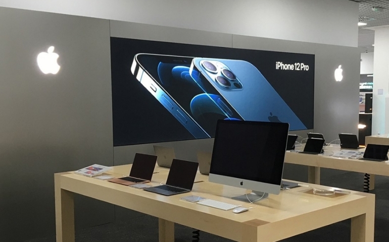 jm883e9c-57b6-alza-plzen-apple-shop-01kopie.jpg