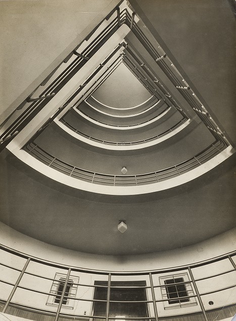 2-gf45134-schodiste-pred-rokem-1937.jpg