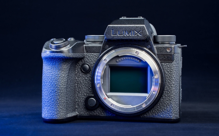 panasonic-s5-iix-front.jpg