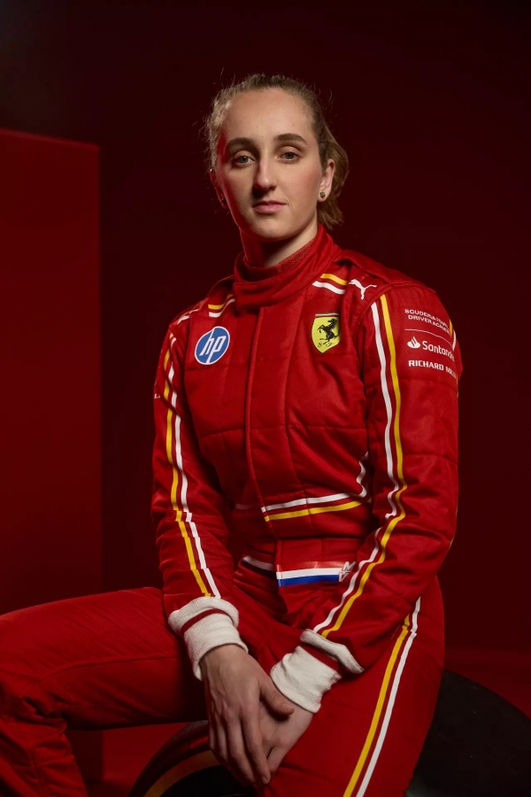 scuderia-ferrari-hp-maya-weug.jpg