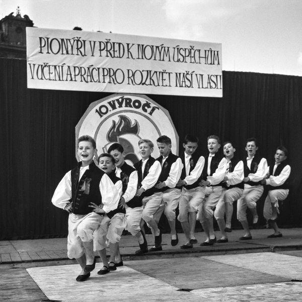 09-oslavy-pionyrske-organizace,-praha-1959---e.-fafek.jpg