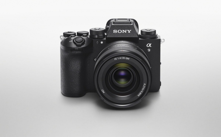 alpha-9-iii-image-sel35f14gm-front-top.jpg