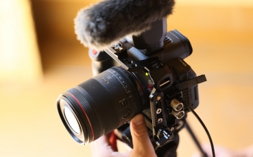 rf-35mm-f1.4l-vcm-lifestyle2.jpg