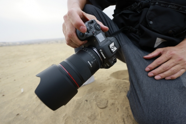 rf-35mm-f1.4l-vcm-usecase-lifestyle.jpg