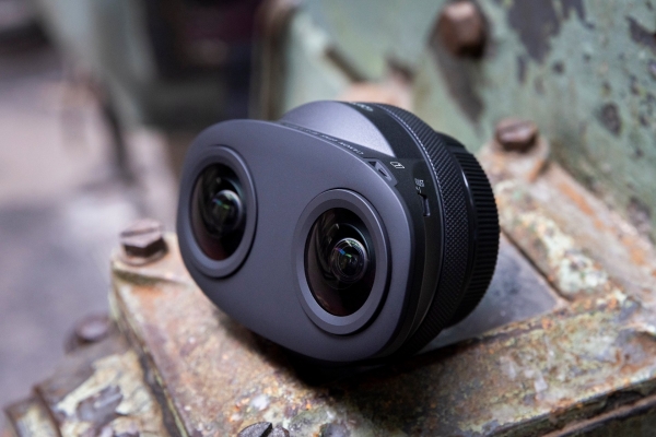 04-rf-s-3.9mm-f3.5-stm-dual-fisheye.jpg