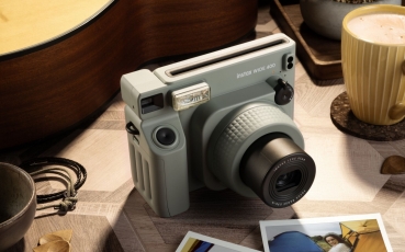 online-and-social-(sns-&-web-ready)-instax-wide-400---lifestyle-images---01---(1-1).jpg