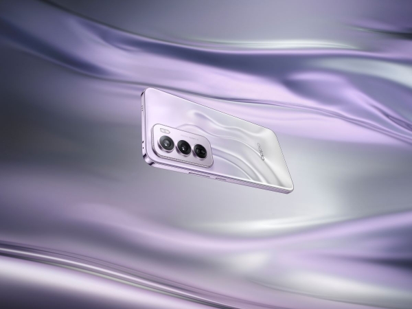 oppo-reno12-pro--nebula-silver.jpg