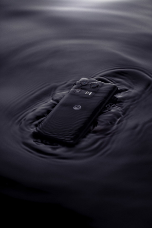 2024-motorola-edge-velar-gallery-shoot--professional-photo-10.jpg