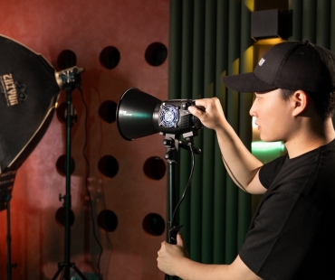 127836-127839-zhiyun-molus-b-series-cob-light-4.jpg