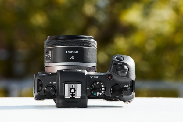 rf50mm-f1.8-stm-ambient-0002.jpg