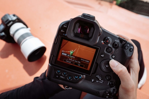 eos-r1-lifestyle.jpg