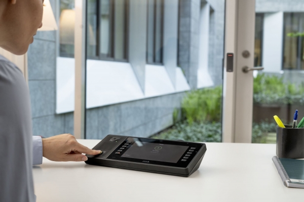 axis-c6110-office-03.jpg