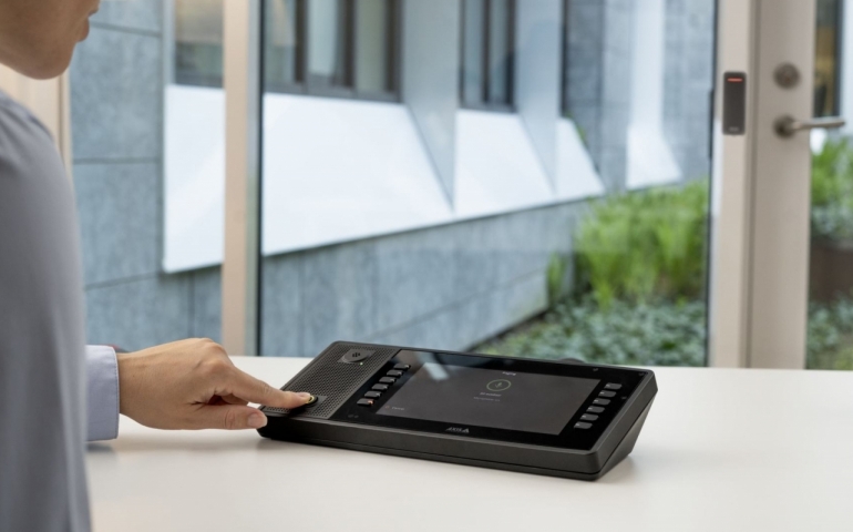 axis-c6110-office-03.jpg