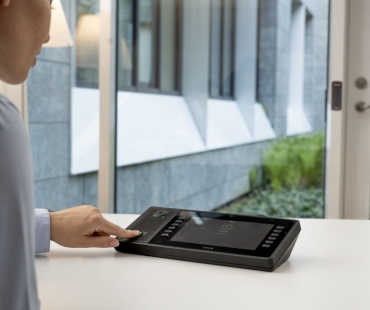 axis-c6110-office-03.jpg