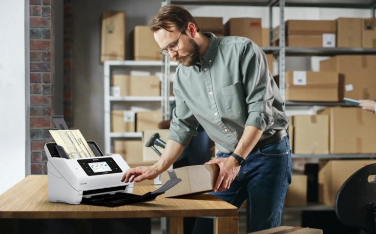 fy23-sus2-19-lifestyle-image-logistics--rnl.jpg