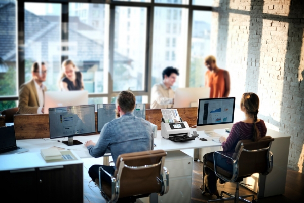 fy23-sus2-16-lifestyle-image-office--rnu.jpg