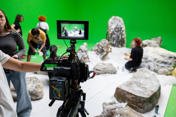 eos-c80--lifestyle-greenscreen-studio-.jpg