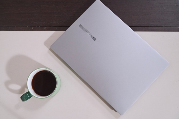 asus-expertbook-p5-p5405-scenario-photo-03.jpg