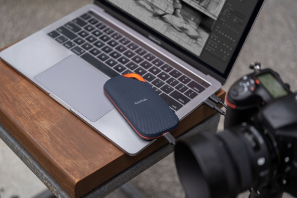 sndk-extreme-pro-portable-ssd-life-4-lr.jpg
